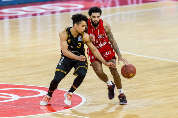 控卫般的控 控卫般的控